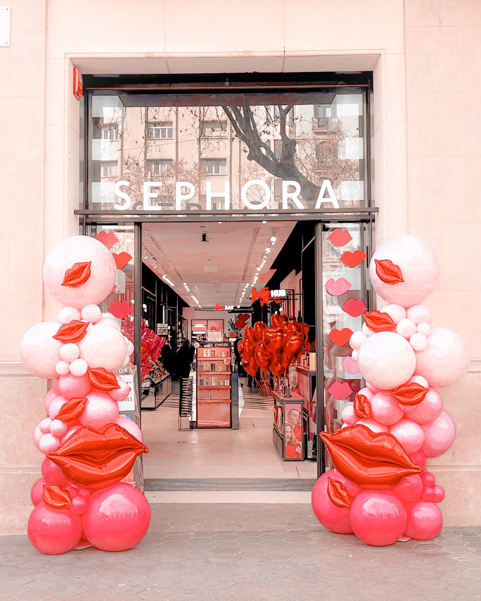 Columnas globos San Valentín Sephora Barcelona Triangle