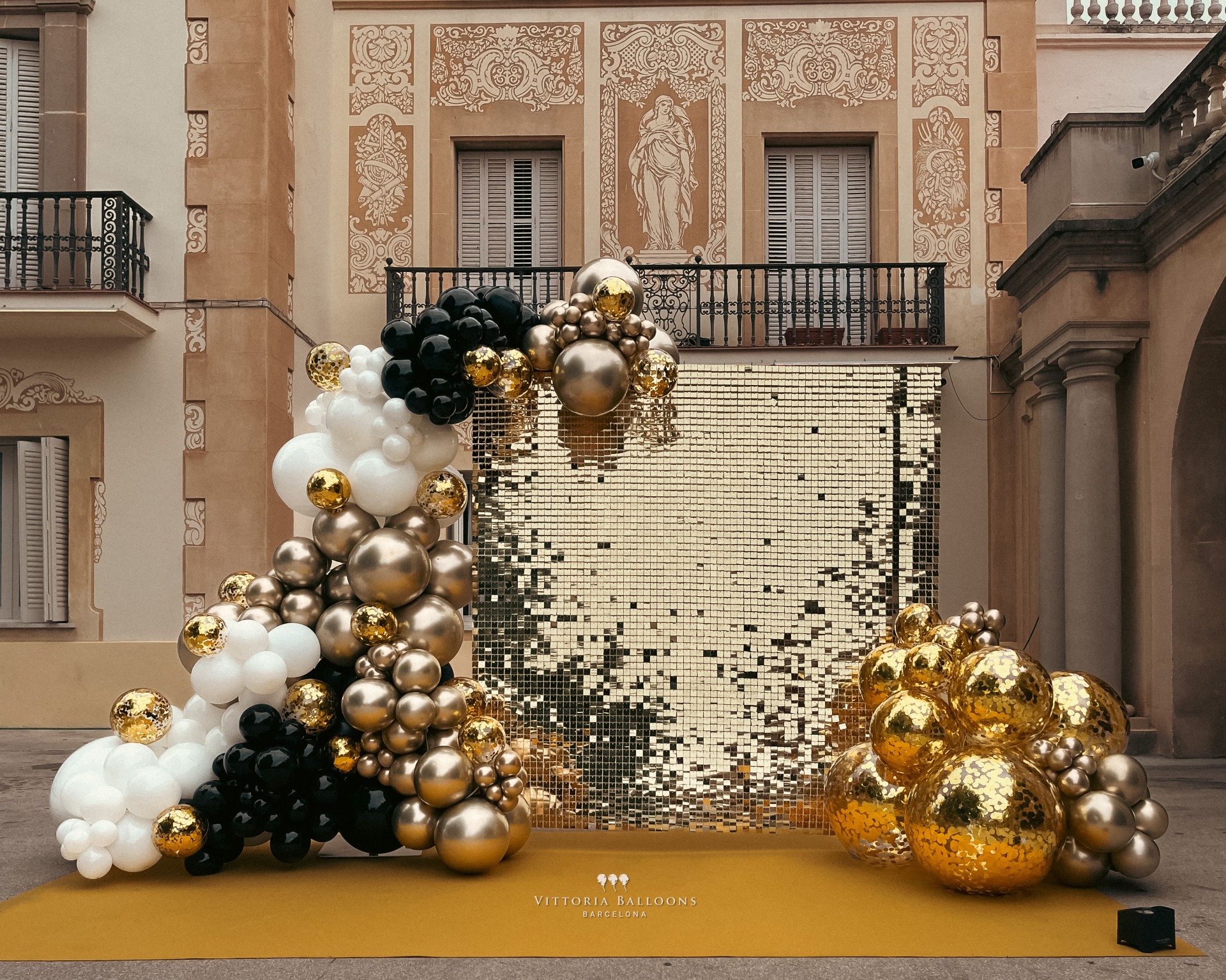 Photocall de Globos en Barcelona: Añade Color y Diversión a tus Eventos