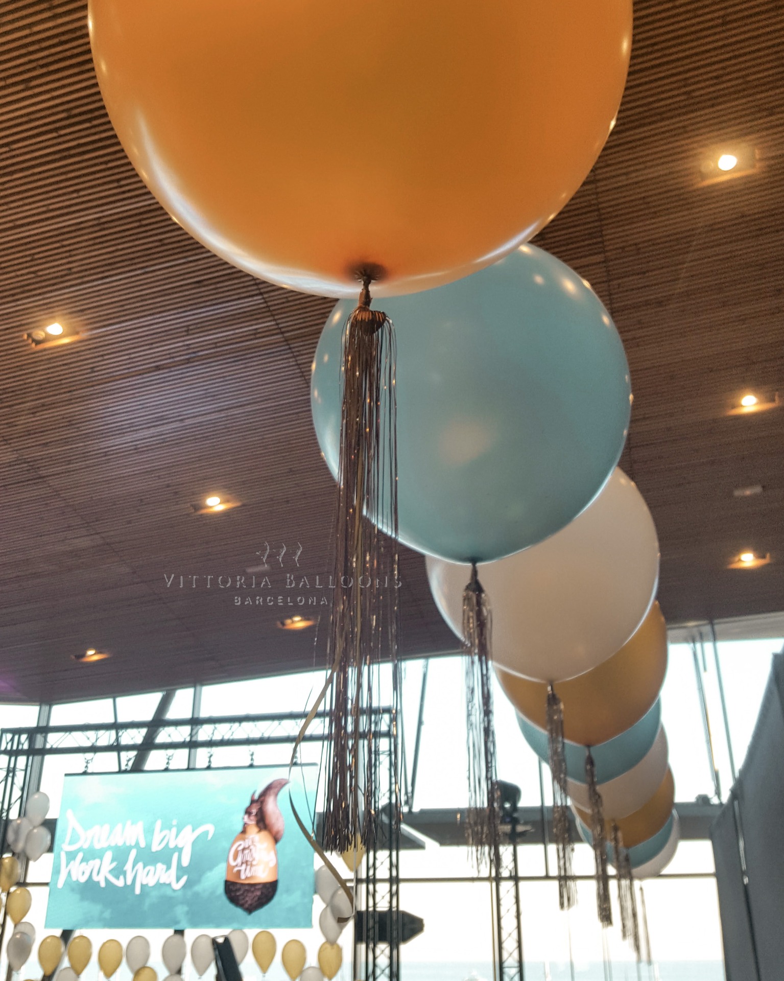 Globos helio evento Diagonal Mar Barcelona