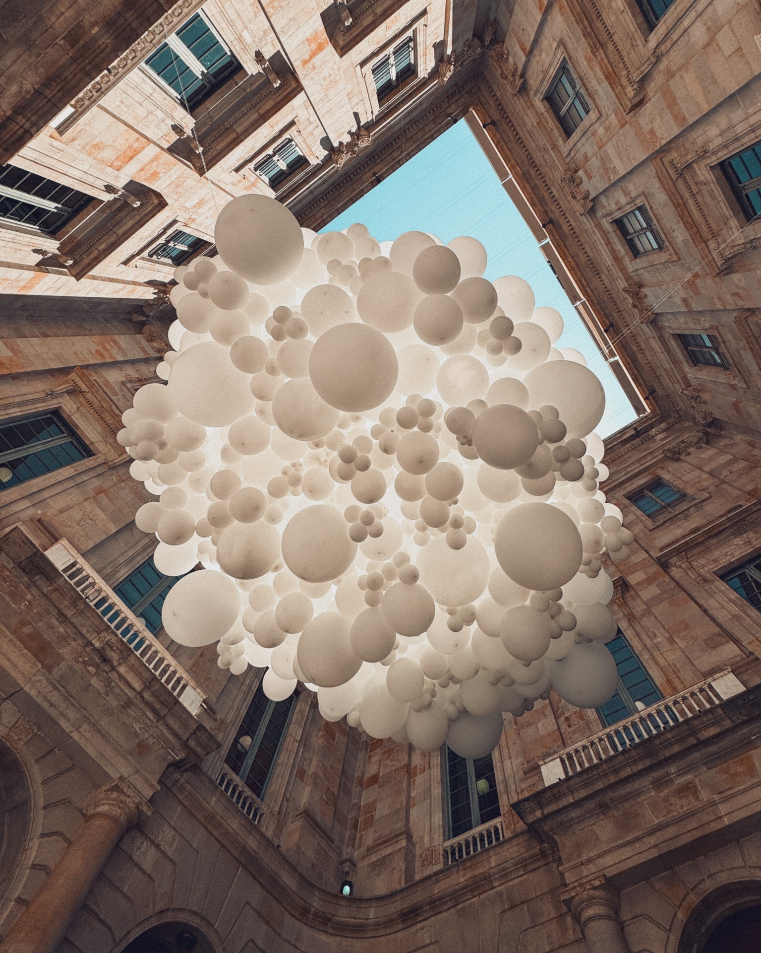 Instalación con globos para Google Casa Lonja de Mar