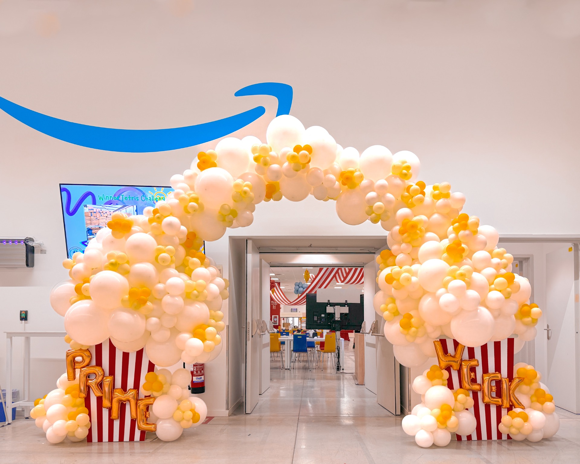 Arco globos family day Amazon Barcelona