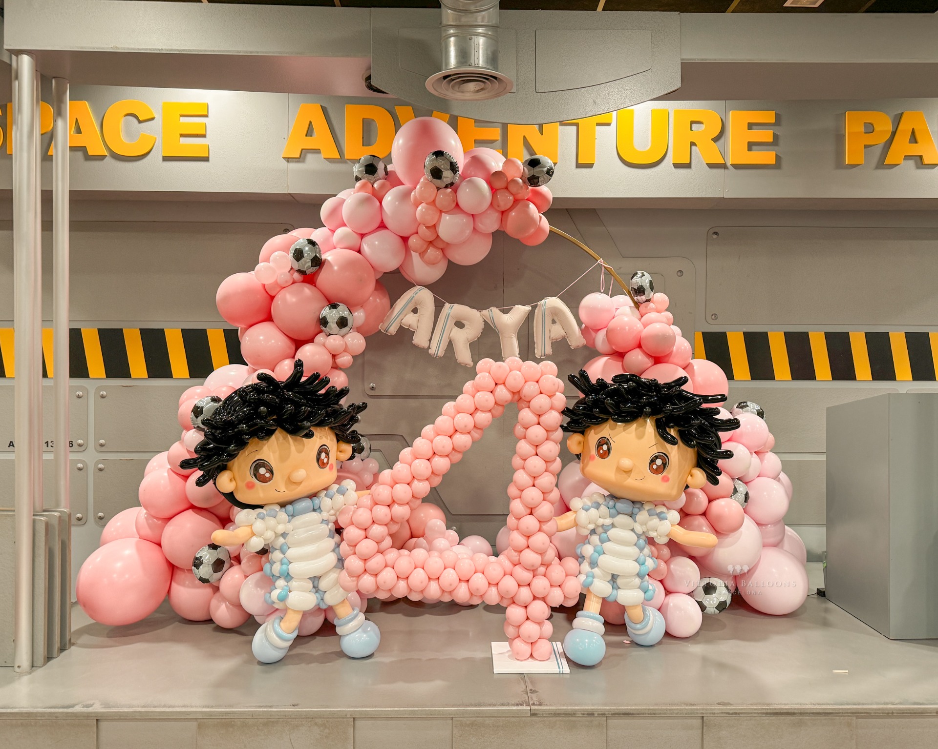 Decoración con globos cumpleaños Gran Via Barcelona